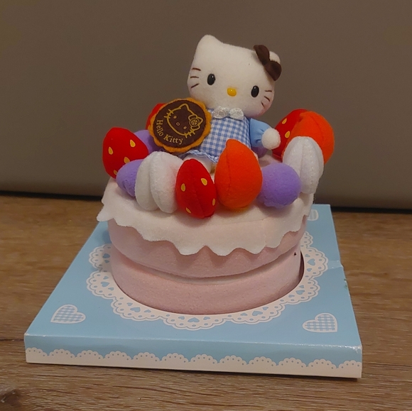 Sold-1976, 2003 Sanrio Hello Kitty Velcro Plush Cake - Picture 1 of 5